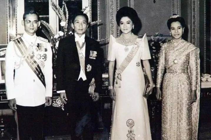 原創全球最貪總統！家中數噸黃金29架私人飛機4500畝房產，拖垮國家經濟