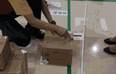 一個拆快遞後的常見動作，讓她進了醫院……