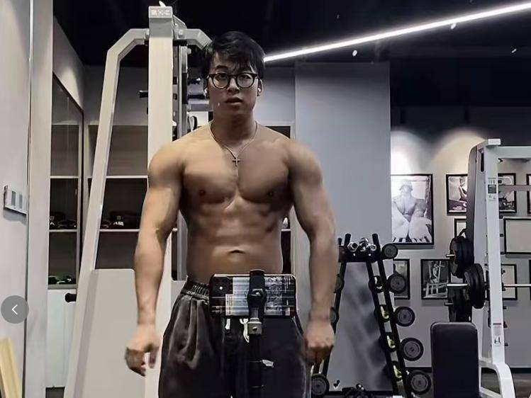 原創健身教練畢嘉琪去世，年僅26歲，一身肌肉很壯實，新房剛裝修好