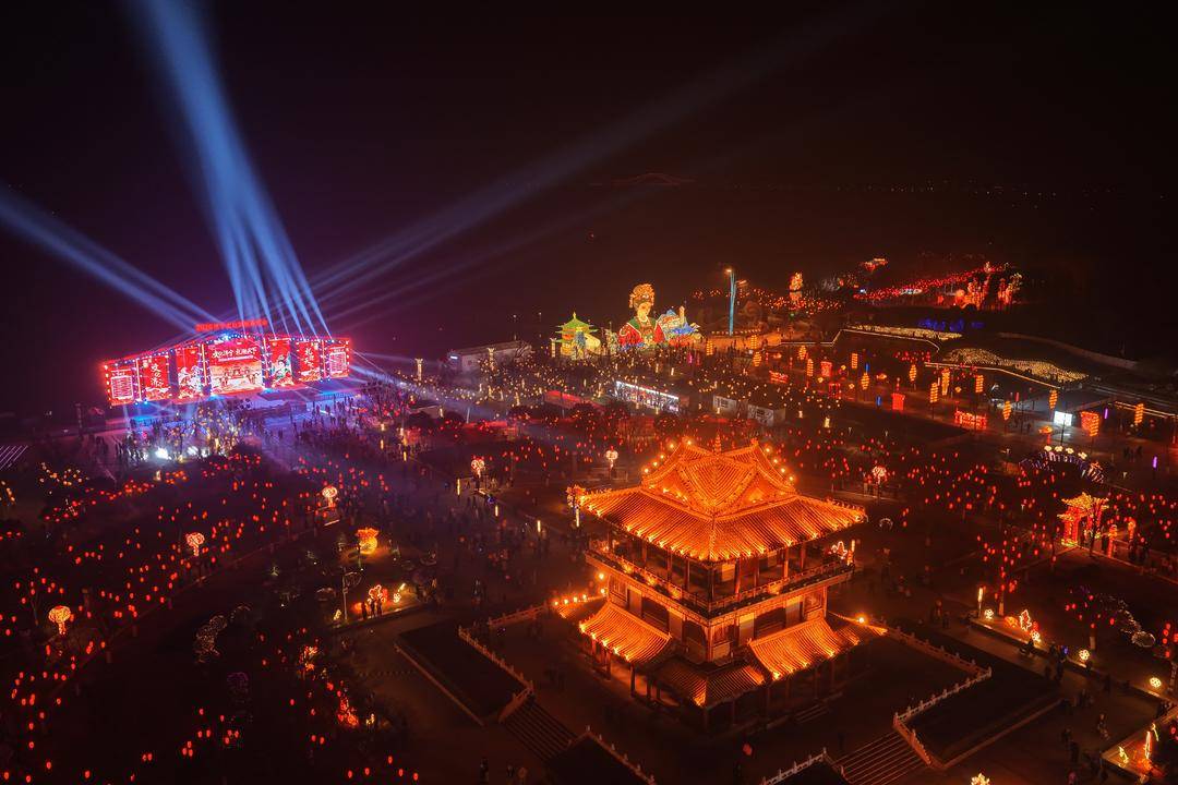 賞花燈、品美食、看錶演……2026濟寧太白湖新春燈會開幕