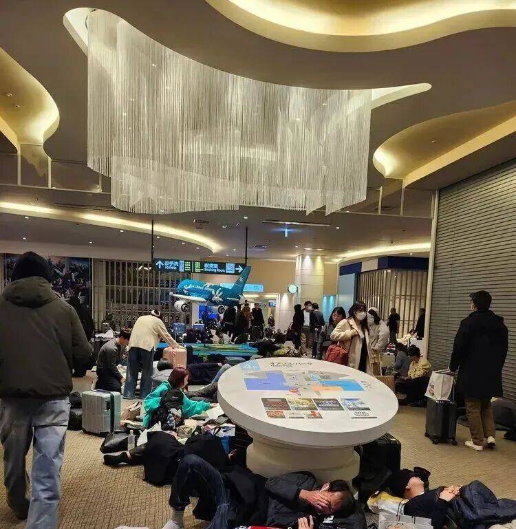 航班大量取消！超市貨架拿空！不少中國網友發文稱滯留日本，“簡直是災難”……