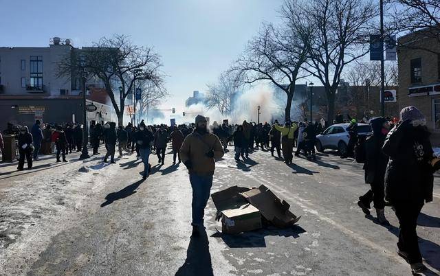 美國移民執法風波：死於“自衛”還是“政治謀殺”？