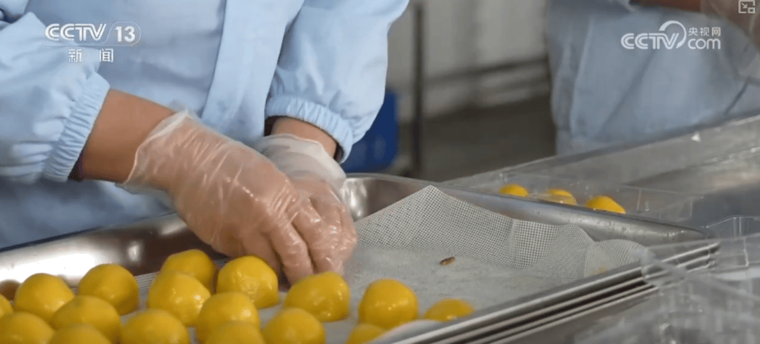 消費市場開啟“年味模式” 傳統美食改良煥新