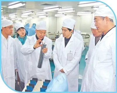 “把精力放在科技創新上”（弘揚科學家精神）