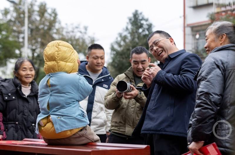 年味滿鄉間 “文藝快遞”新春進基層