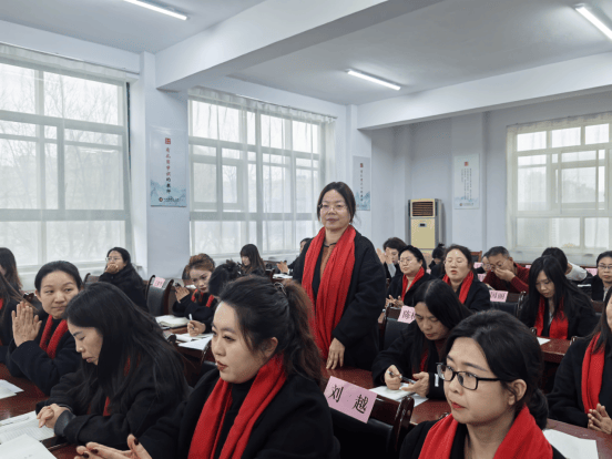 錨定目標勇奮進 同心耕耘綻芳華——忻州市康樂小學舉行2025—2026學年第一學期期末教育教學工作總結大會