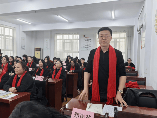 錨定目標勇奮進 同心耕耘綻芳華——忻州市康樂小學舉行2025—2026學年第一學期期末教育教學工作總結大會