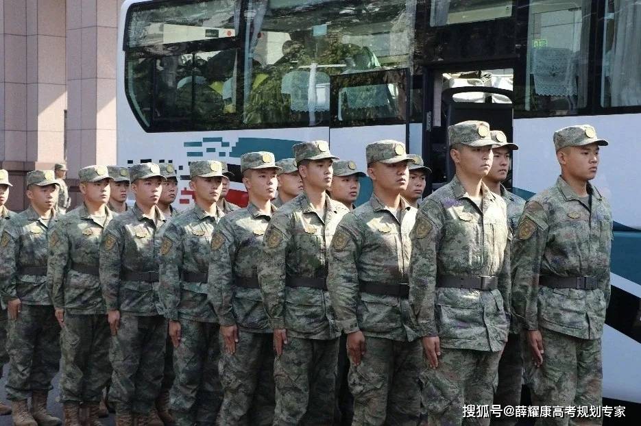 考上大學去當兵還是上完大學去當兵？