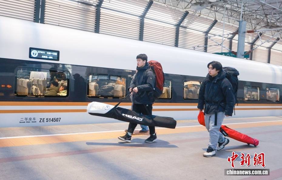 （新春見聞）京張高鐵成為冰雪旅遊“黃金通道”