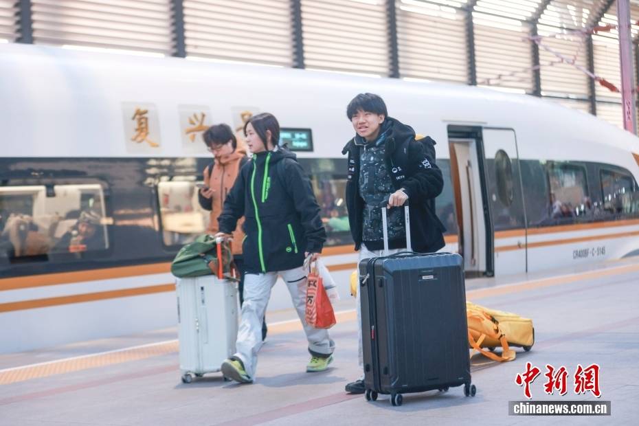 （新春見聞）京張高鐵成為冰雪旅遊“黃金通道”