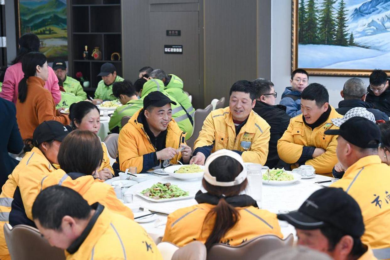 金湖文化人｜青島金湖路街道這場餃子宴，把新春暖意送給城市美容師