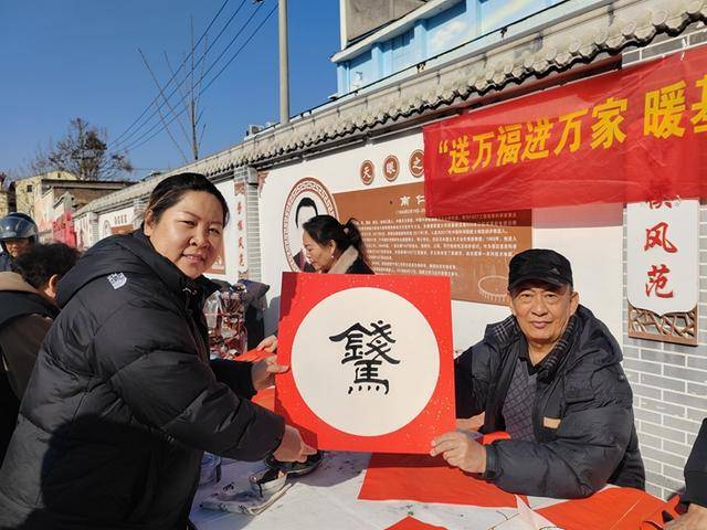 滄州市運河區總工會開展“送萬福進萬家 暖基層護民心”書法公益活動