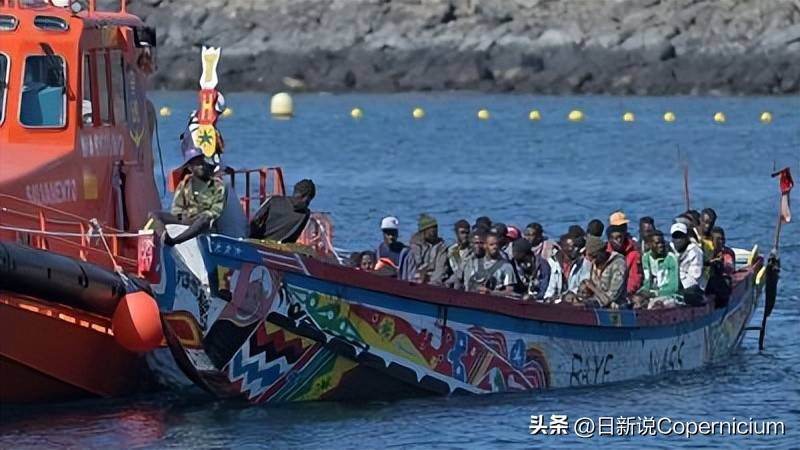 原創最高罰5萬歐！義大利撂下狠話：誰敢撈移民，就連人帶船扣到非洲