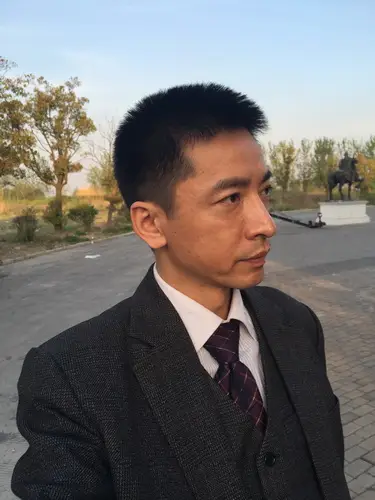 中央戲劇學院表演系原主任、現主任，先後主動投案