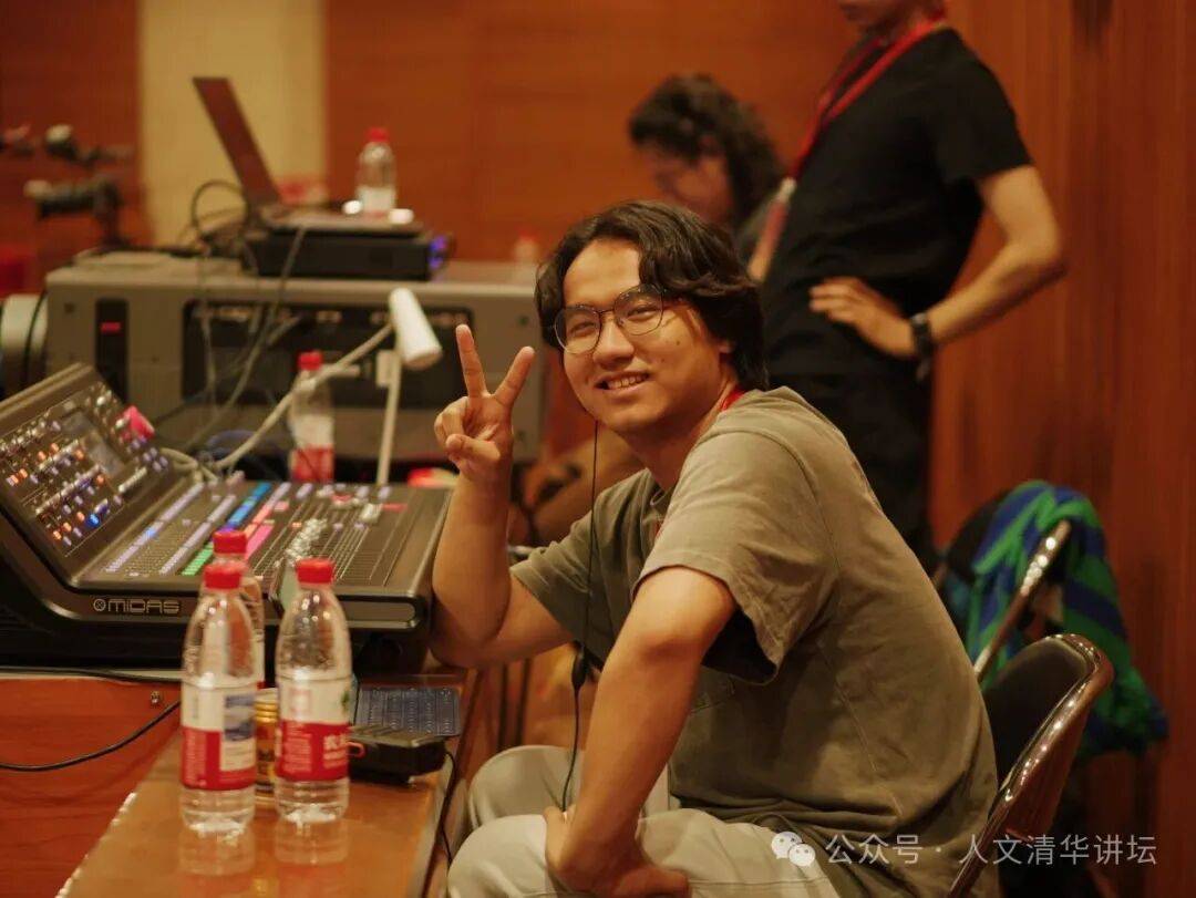 從經管學院到哲學系：他在清華導演了13部戲劇