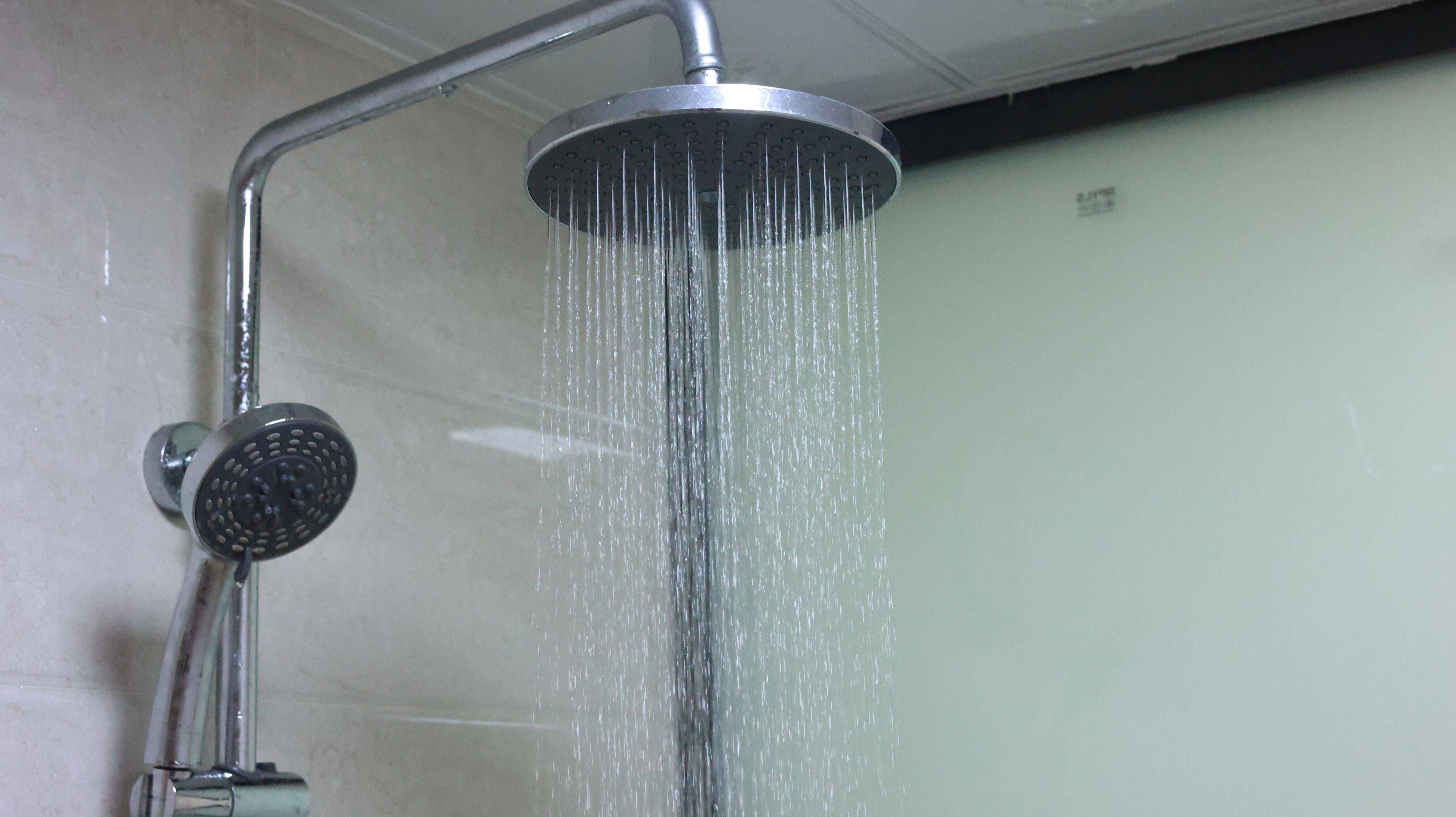 原創女性洗澡時，不需要洗得“太乾淨”，這3處“髒一點”反而更健康