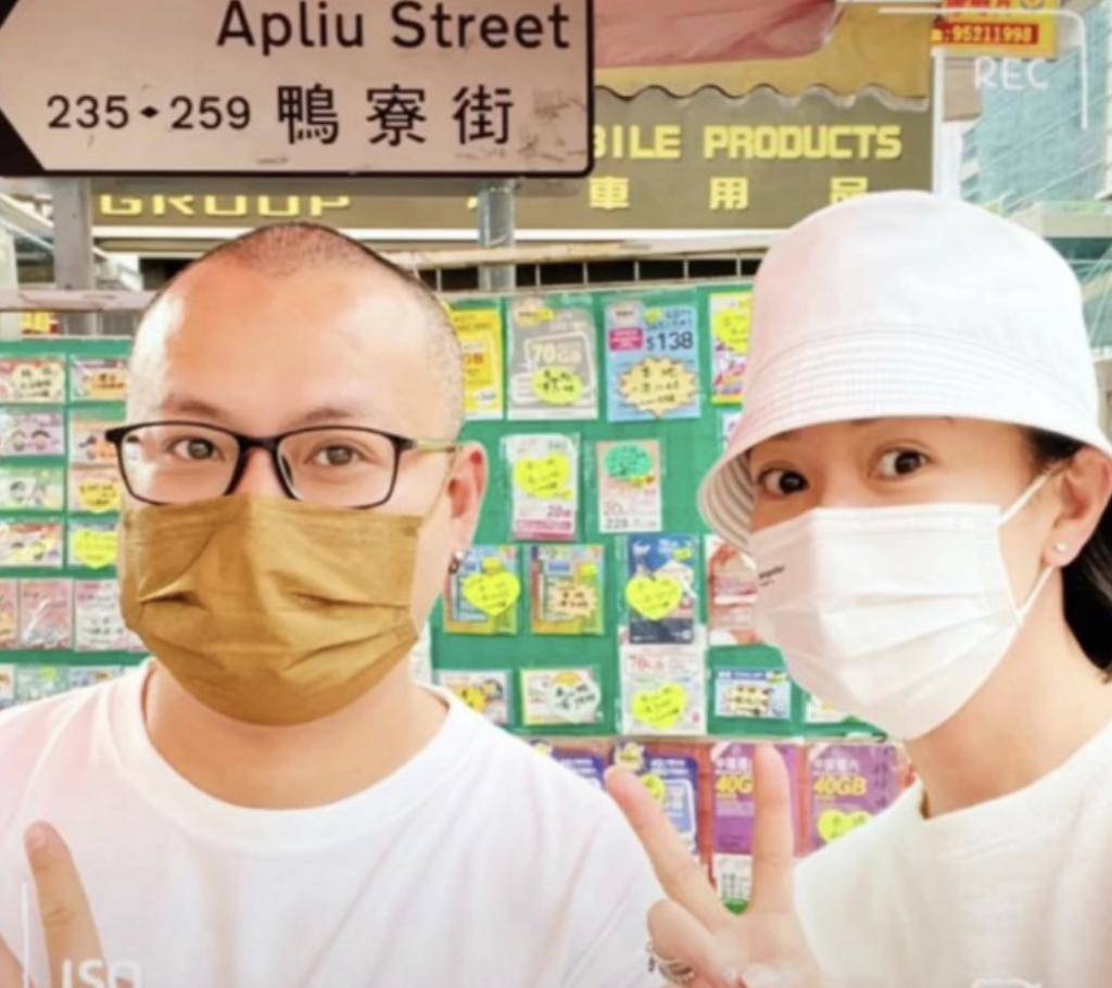 原創佘詩曼陪家人出國旅遊，45歲弟弟罕露臉有型有款，姐弟倆長得不像