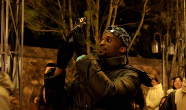 逛圓明園賞燈會！留學生在海淀沉浸式體驗“中國年”