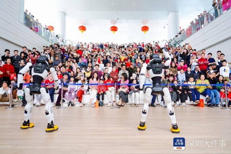 用科技烘托年味兒，春晚同款機器人空降灣區之眼