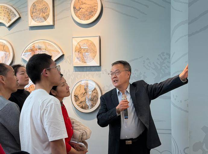 名家帶你看展覽 圖書館裡藏“扇韻”