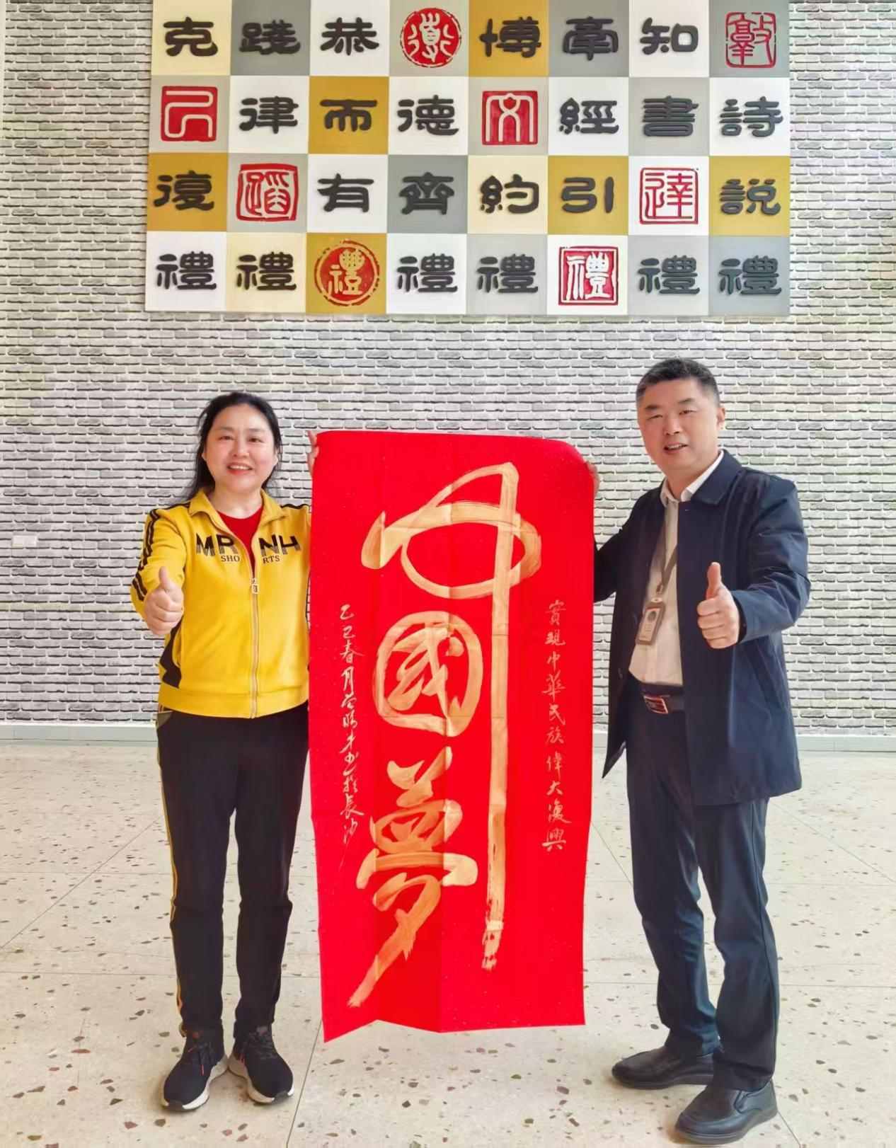 紮根人民 書法“五進”——曾昭才先生的藝術堅守與人民情懷