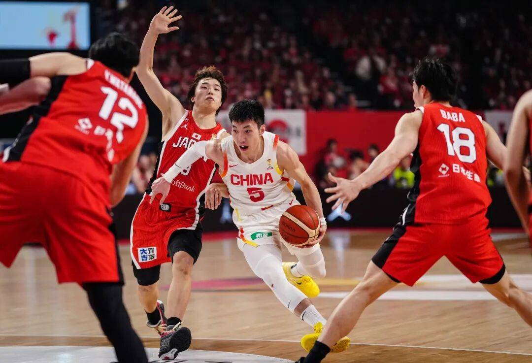 這一夜，李弘權哭了，多少中國男籃的球迷也哭了