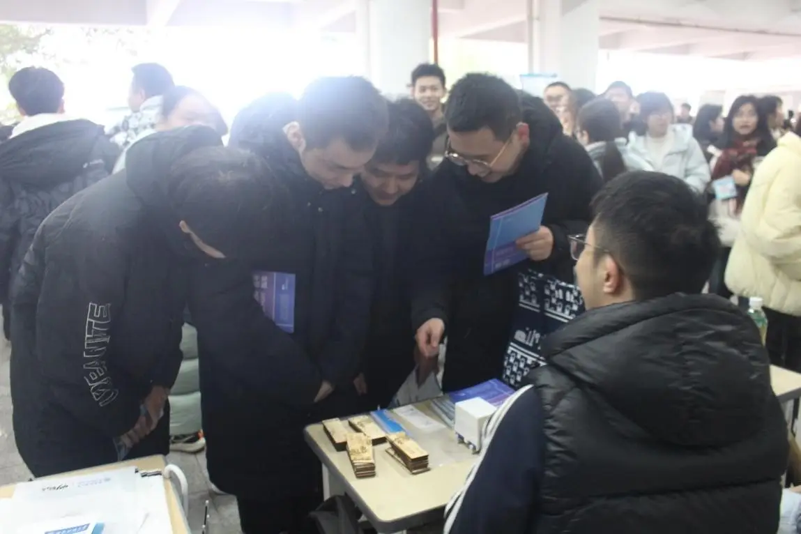 重慶大學生化身“青春治理賦能官” 返鄉參與基層治理