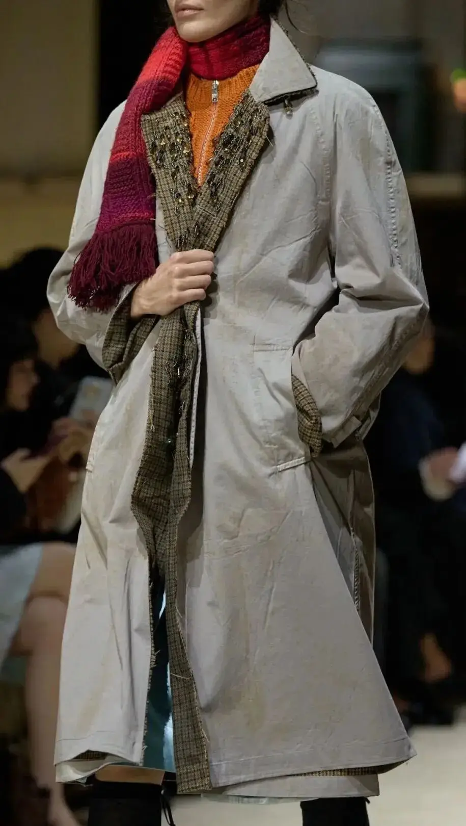 十五位女性，六十套造型，Prada 如何理解穿著