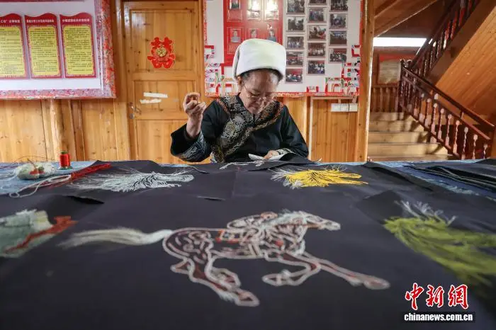 （新春走基層）探訪中國刺繡的“活化石”——水族馬尾繡製作技藝