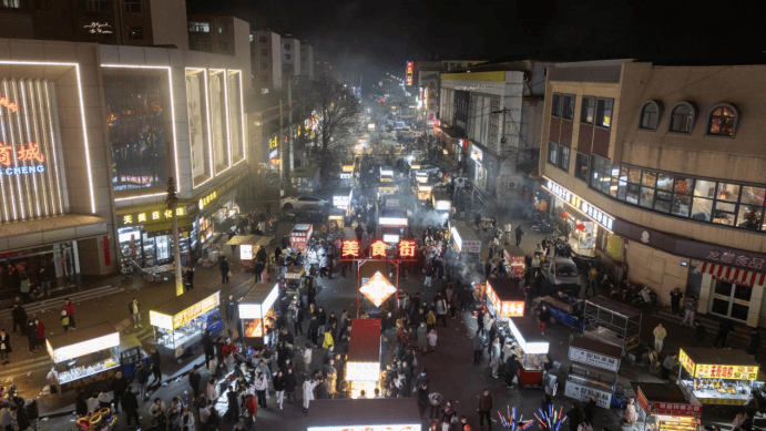 山西雲岡區：花燈映街巷 美食醉人心