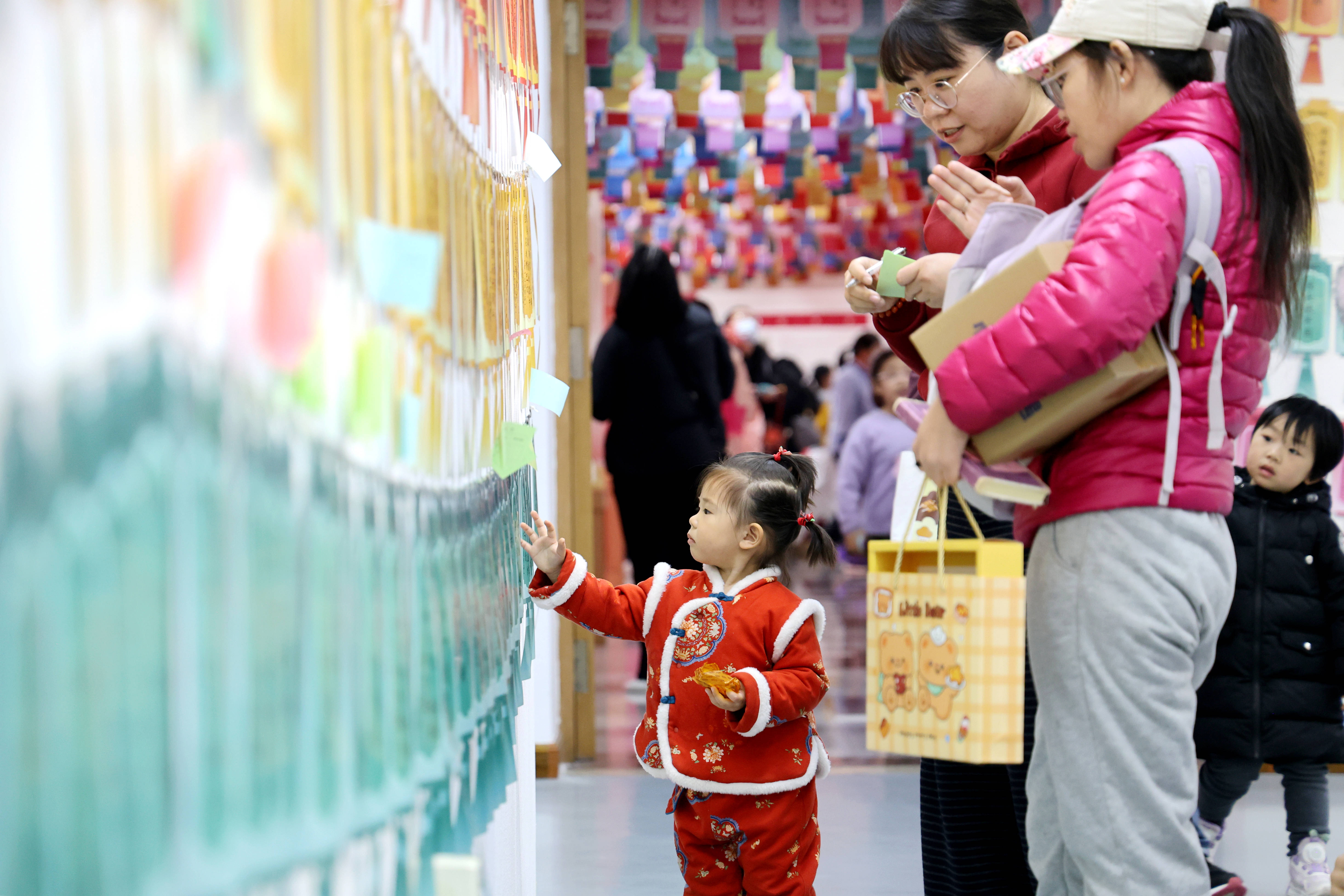 省圖書館元宵燈謎會延續馬年春節文化年味兒