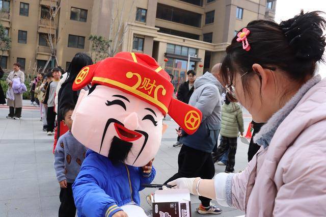 鄭州這所小學將開學前的收心會開在了社羣裡……