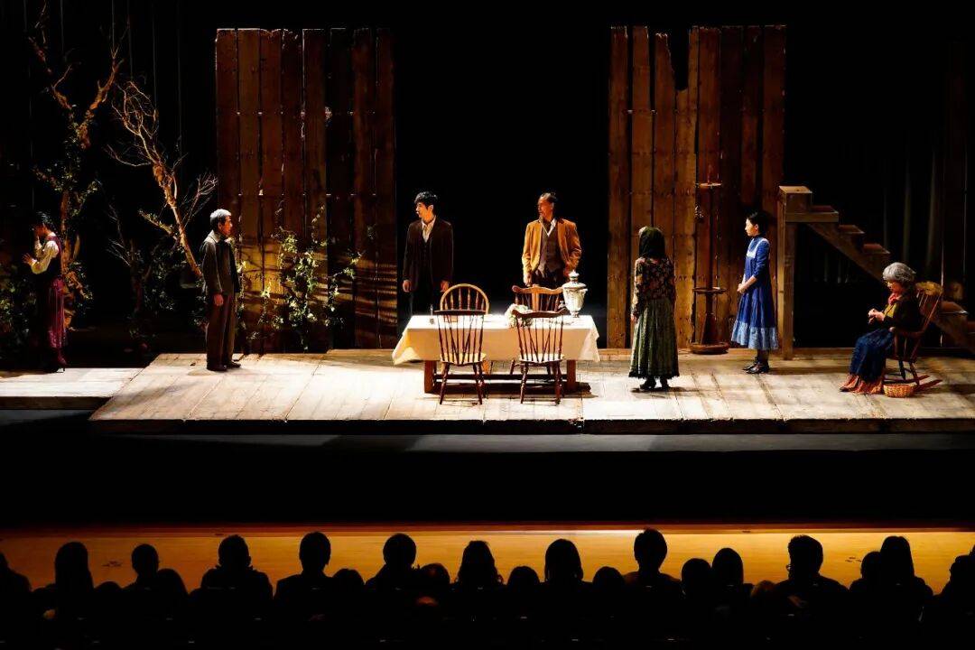 世界瘋成這樣，還有人關心戲劇嗎？