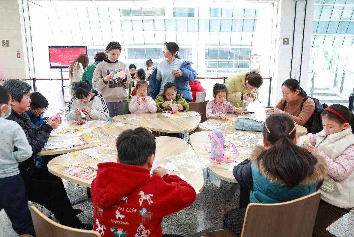 典籍為燈，書香為伴，鄭州圖書館點亮別樣元宵