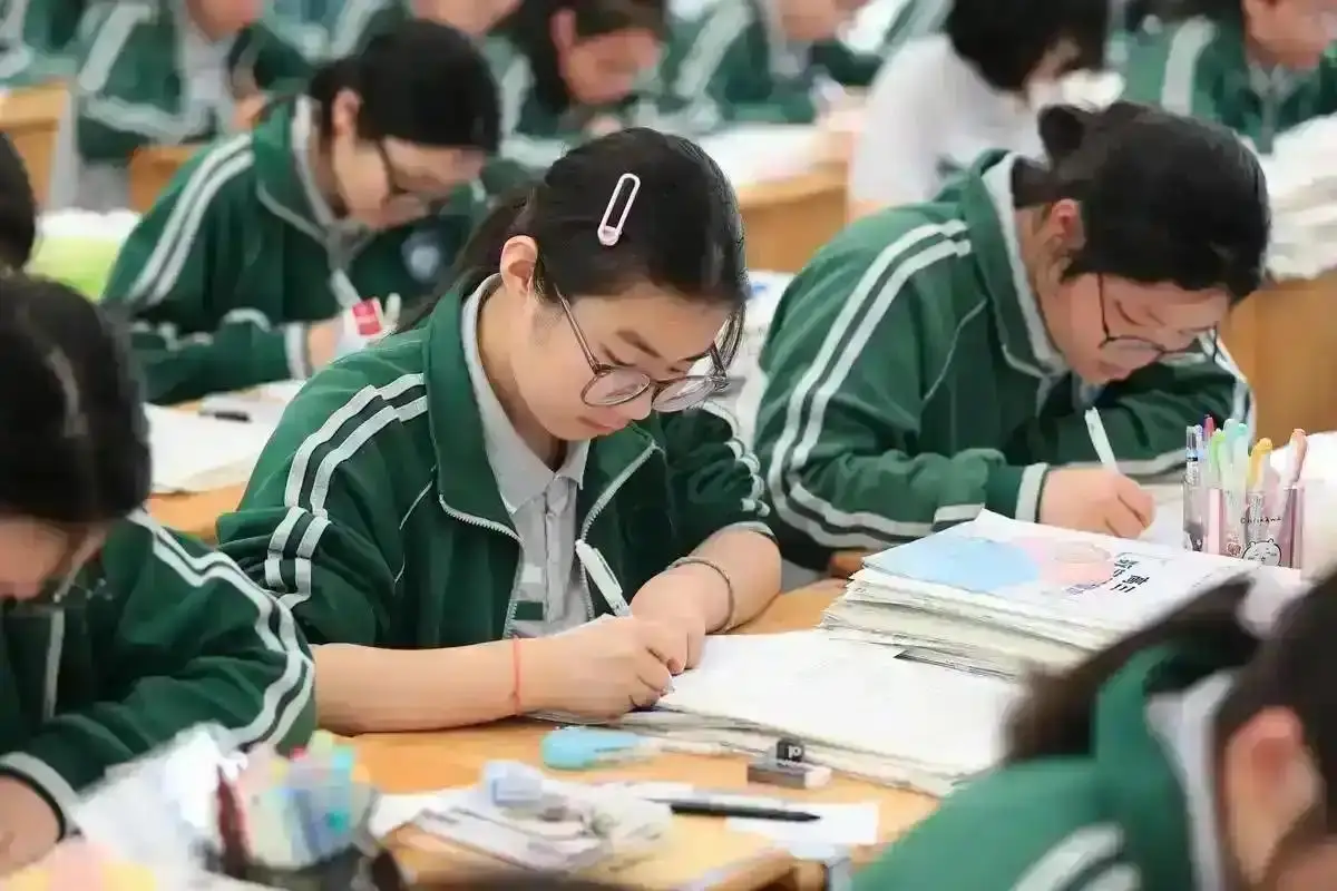 原創陪讀母親的自省：為孩子租房8年，卻親手毀了他的獨立性