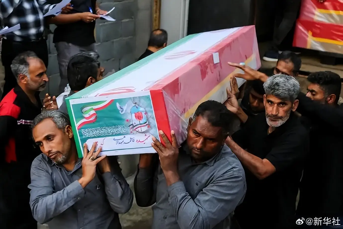 原創中學語文一篇課文，照進了伊朗當前的現實