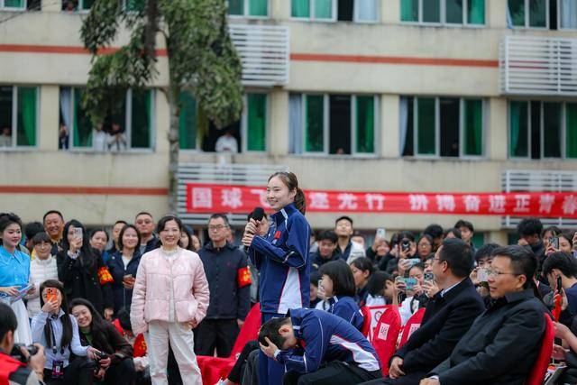 國家乒乓球隊女隊走進重慶魚洞中學