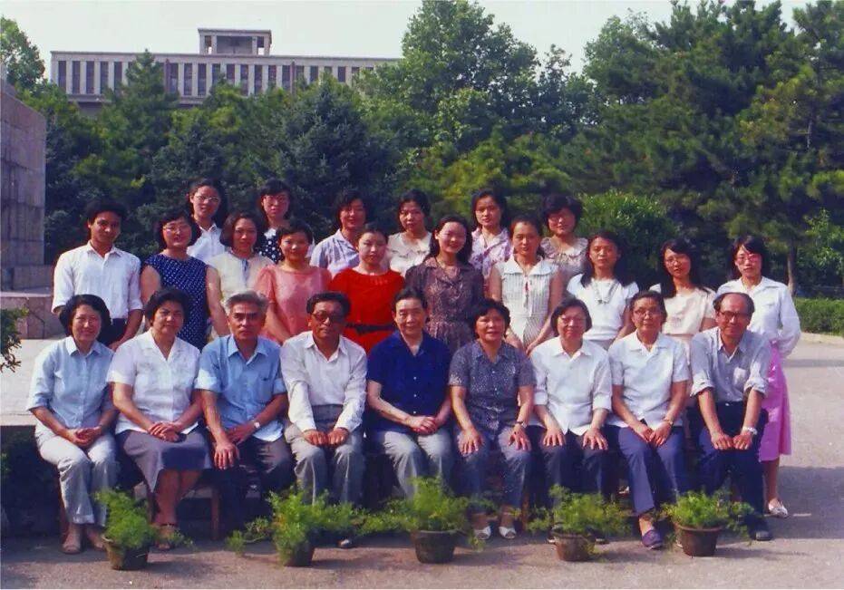 中國百年女性教育發展史：從傳統桎梏到現代教育的演進歷程