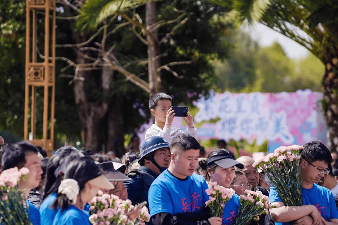 三八節限定！櫻花樹下，詩歌與鮮花皆為她