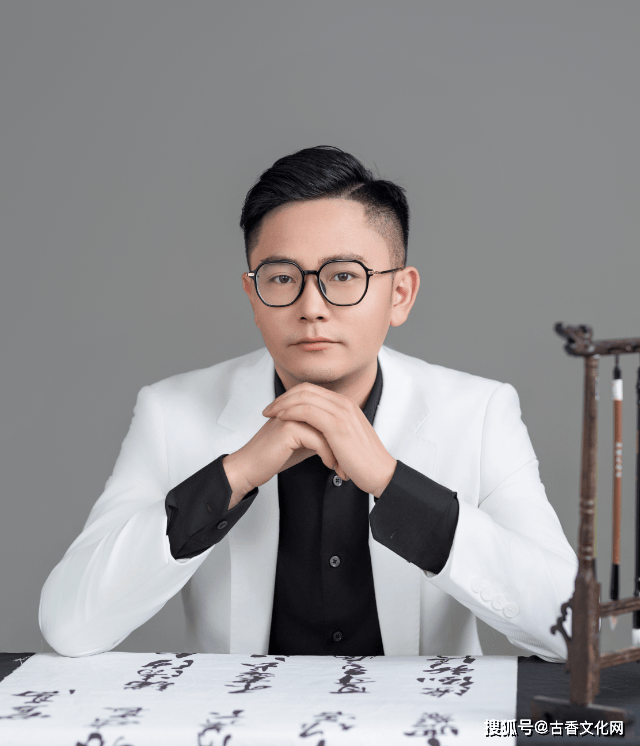 “以顏立骨，以魏取勢”——餘觀水大字書法探索