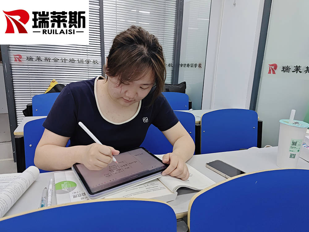 瑞萊斯會計：會計小白適合一對一會計實操培訓嗎