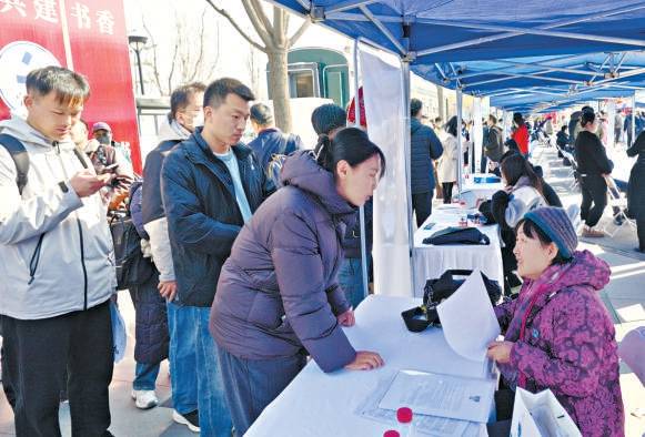 “四區六街就業聯盟”招聘會舉辦