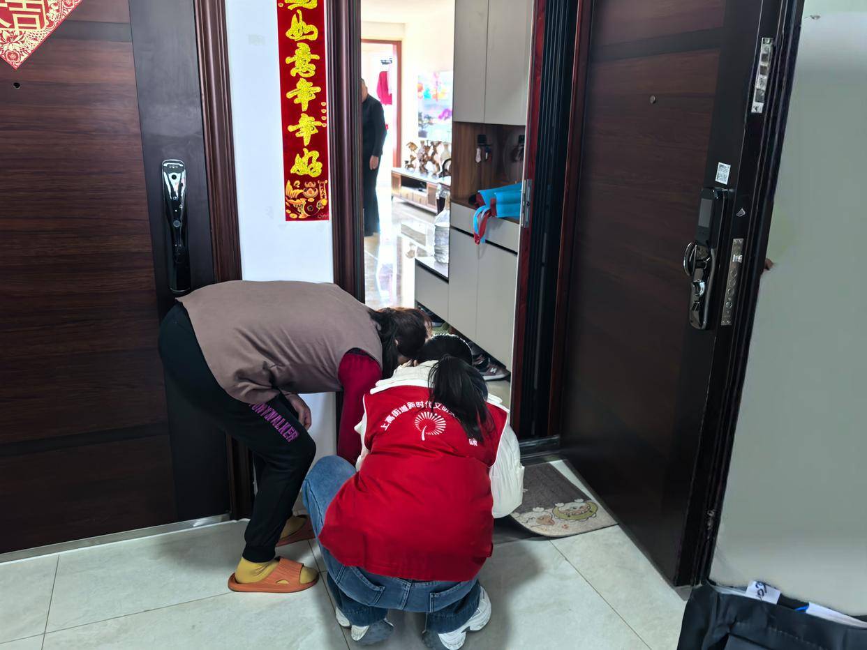 原創泰山區學苑社羣深化“窗簾之約”行動 把清潔暖心服務送到居民“家門口”