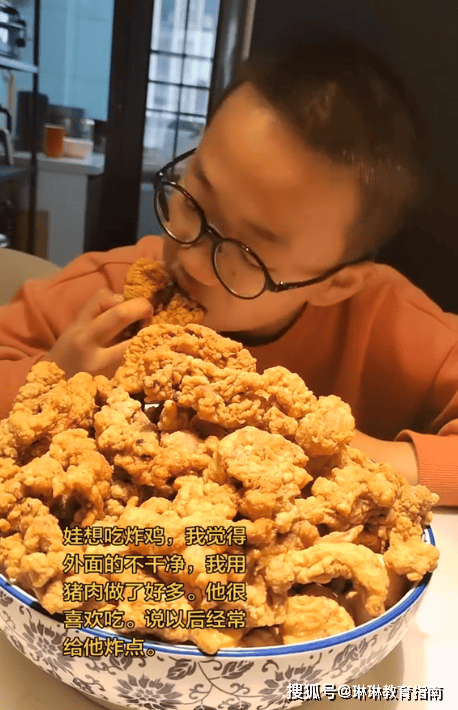 原創“又一個裝傻充愣的媽！”小學兒子想吃炸雞，家長端上一盤炸豬肉被群嘲