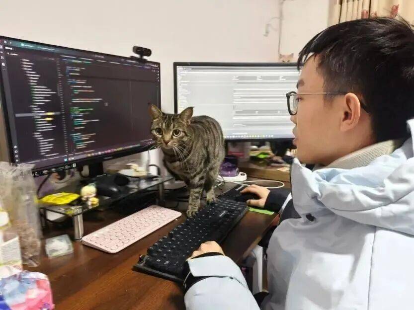 四個研究生開發了一款遊戲，百萬碩博集體翻身當導師，不小心讓學生延畢了 1000 天