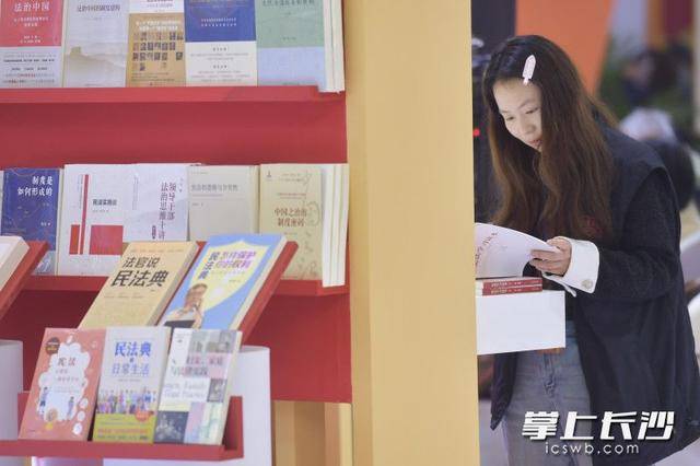 週末書海“補電”！2026長沙圖書交易會人氣火爆 ｜組圖