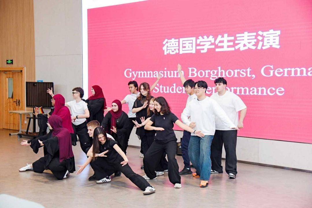 跨越山海，共赴萬里之約！ 德國最古老中學——伯樂高階文理中學師生到訪成都新川外國語學校！