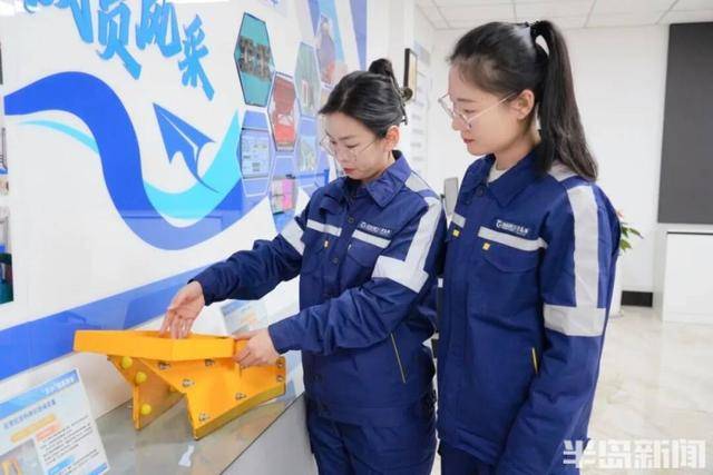 青島故事｜連造兩款機器人！女研究生紮根碼頭兩年，從基層學徒進階全市技術能手