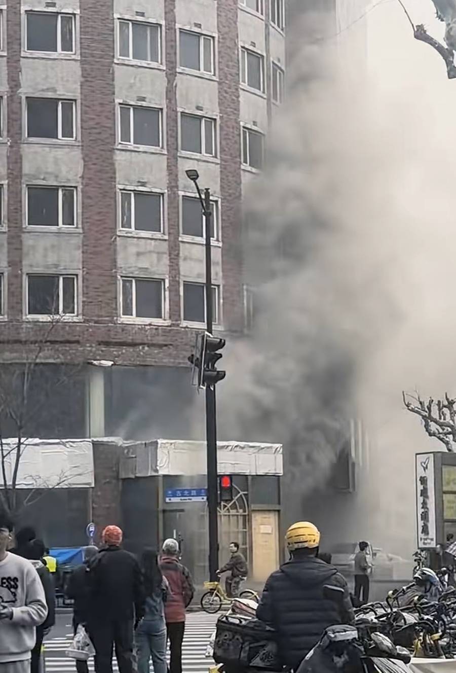 今天下午一處裝修工地起火 幸無人員傷亡