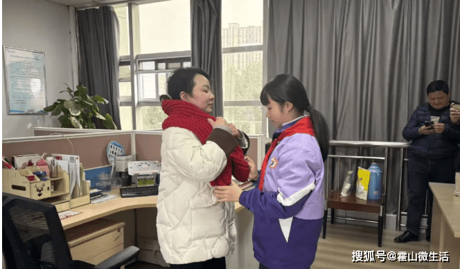 霍山文峰小學開展“雷鋒月”系列活動